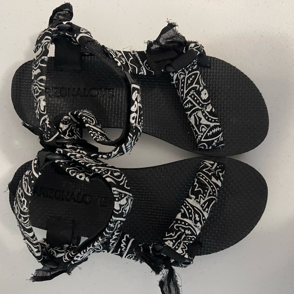 Arizona Love Black and White Patterned Sandals - Picture 8 of 10